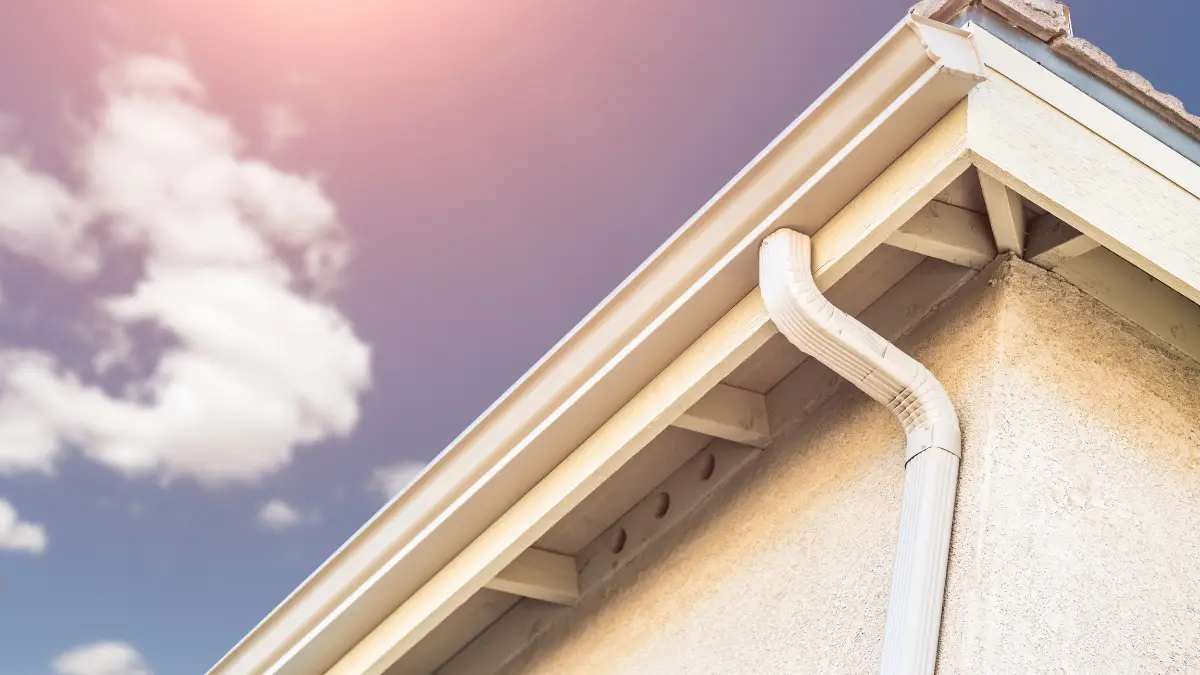 What Are Seamless Gutters and Why Choose Them?